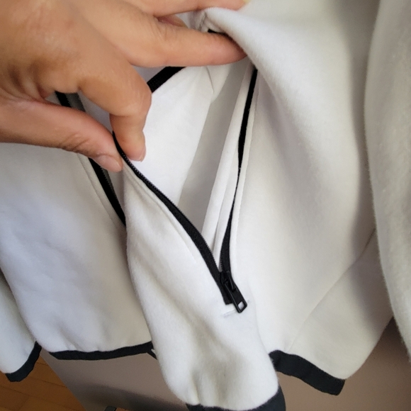 HOLLISTER UNISEX HOODIE SIZE XS BLACK/WHITE FULL ZIP POCKETS LOGO - Picture 6 of 11